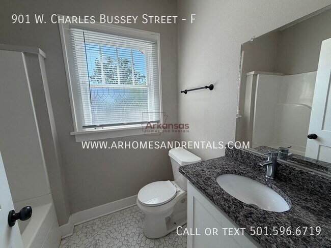 Building Photo - 901 W Charles Bussey Ave
