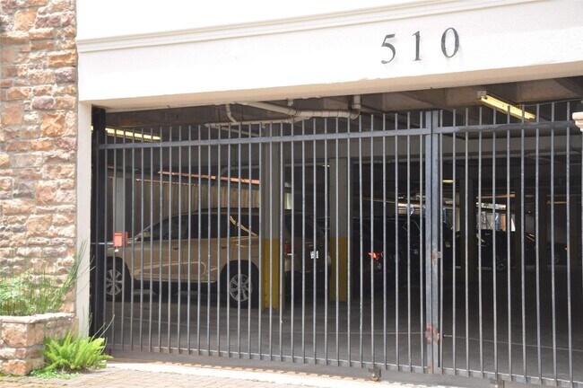 Building Photo - 510 Lovett Blvd