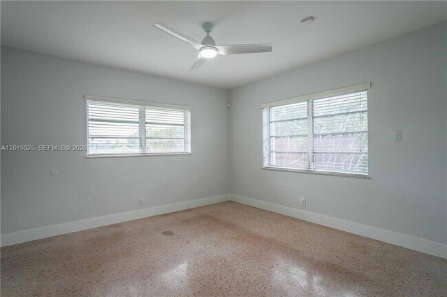 Building Photo - 475 S Shore Dr