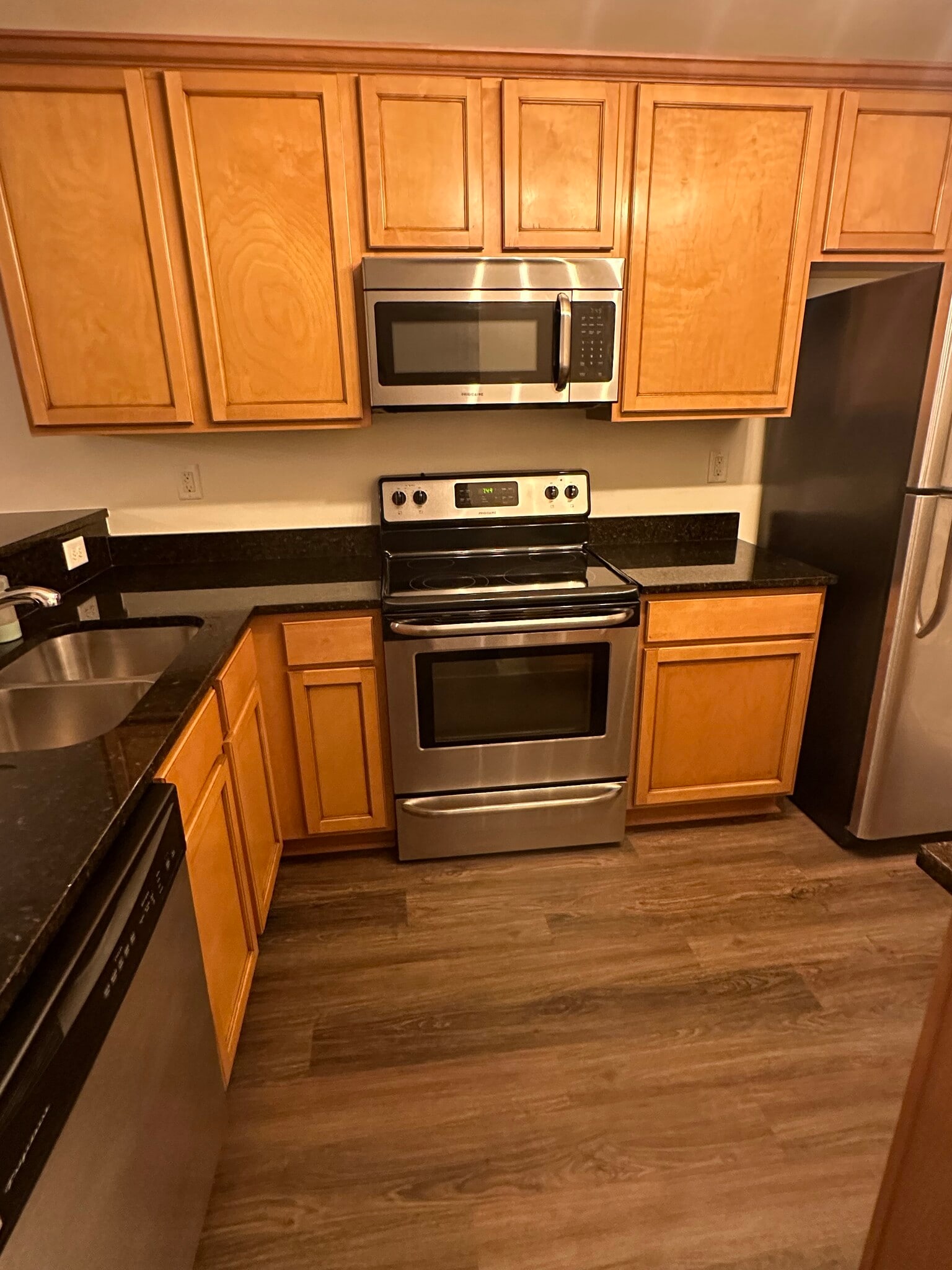 SS appliances - 1215 Green Oaks Ln