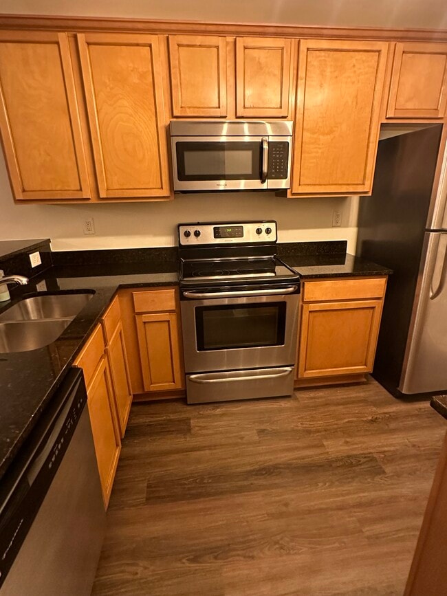 SS appliances - 1215 Green Oaks Ln