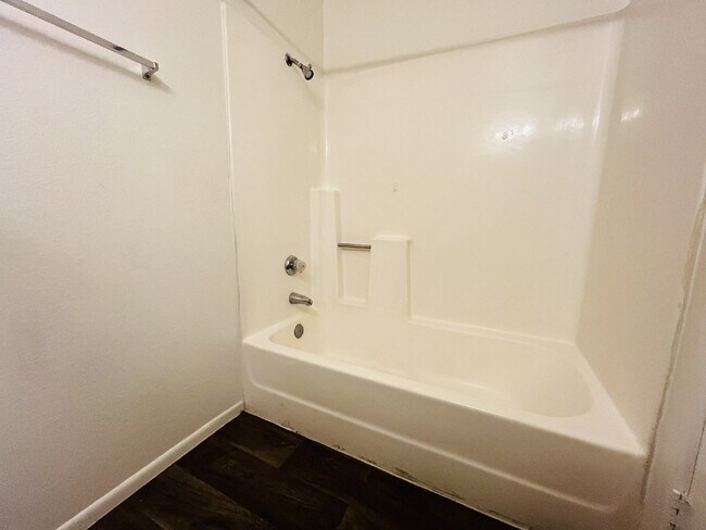 Building Photo - Charming 2-Bedroom, 2-Bathroom Condo for Rent in Maryvale!