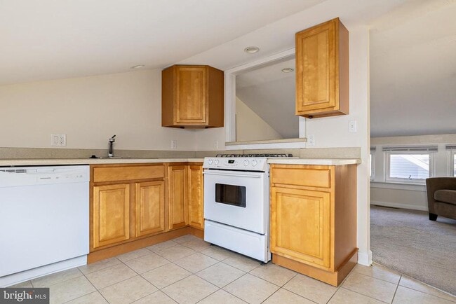 Building Photo - 1305 Sylvan Dr