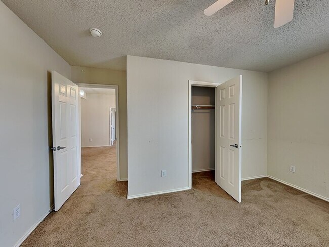 Building Photo - 6518 Ashland Dr