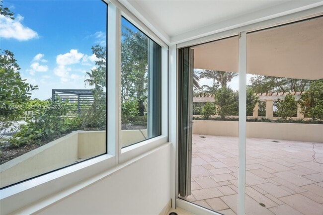 Building Photo - 300 South Pointe Dr