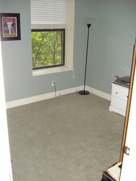 Building Photo - 527 Clara Ave