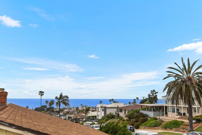 Building Photo - 4BD/2.5BA California Coastal Home with Swe...