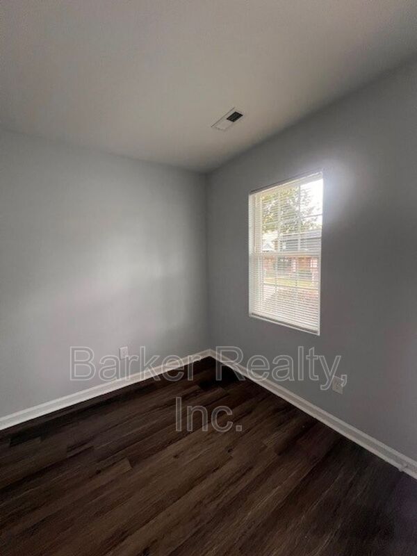 Building Photo - 1602 Pender St