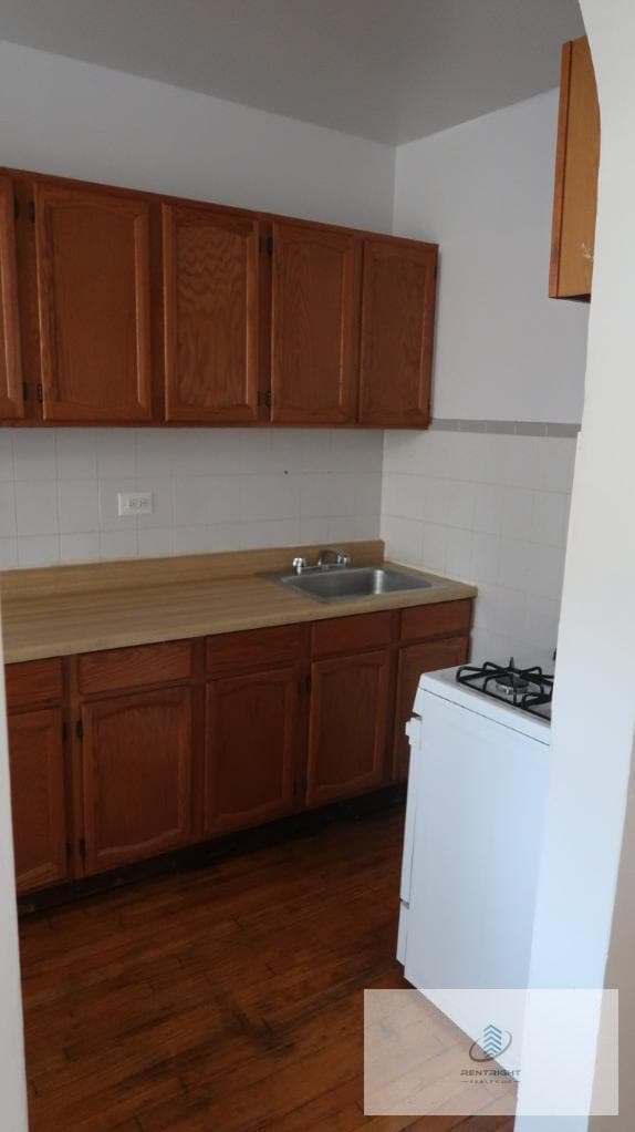 Building Photo - 4650 N Elston Ave
