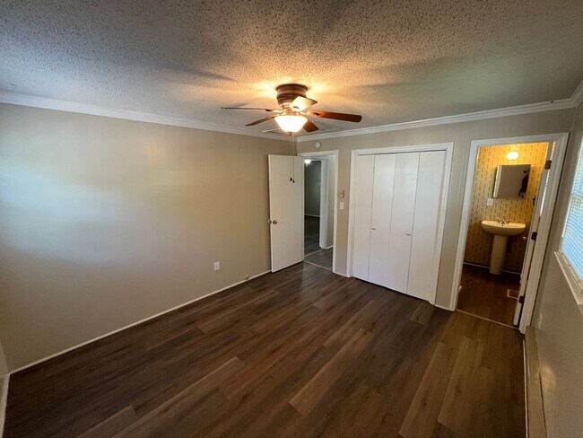 Building Photo - Charming 3-bedroom, 1.5-bathroom property in Pfafftown