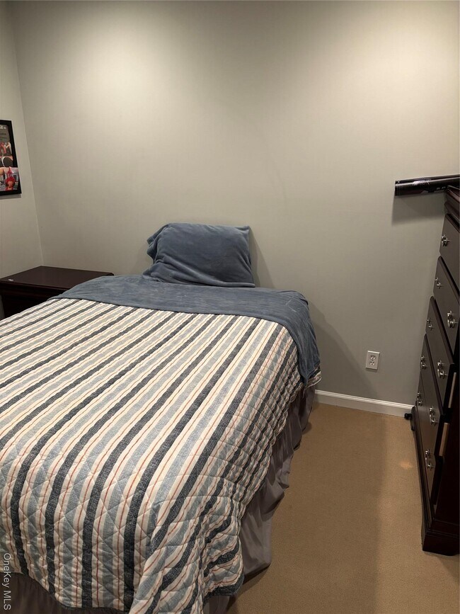 Building Photo - 119 Willow Ct