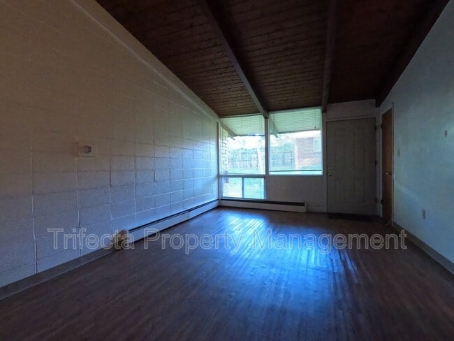 Building Photo - 606 Parker St