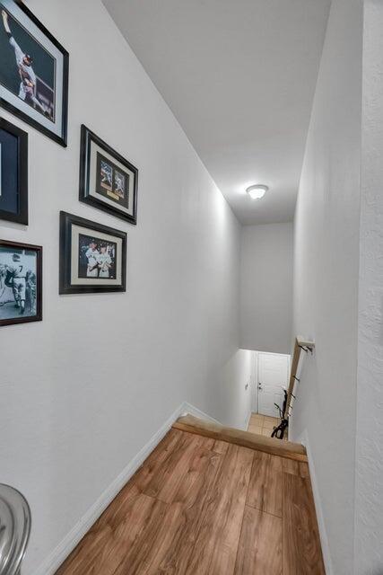 Building Photo - 360 SE Rogers Ct