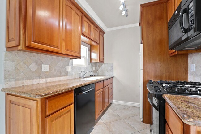 Building Photo - 75 Glendora