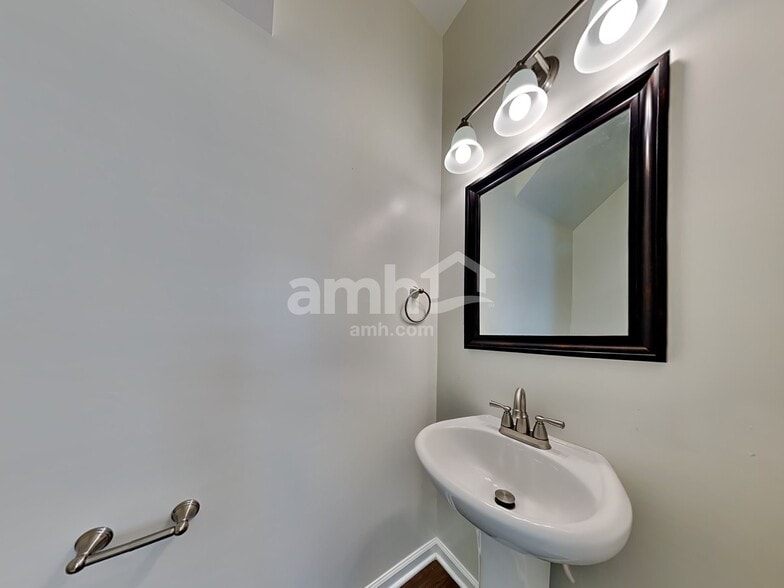 Building Photo - 405 Ridgedale Rd