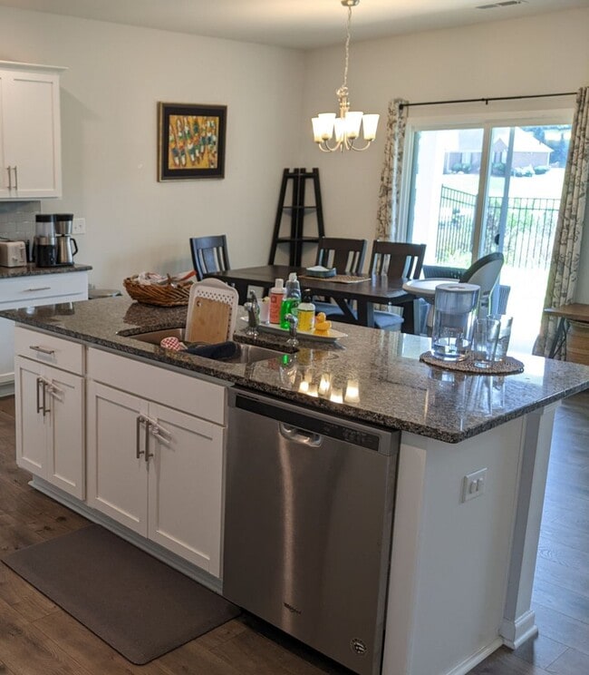 Building Photo - Spacious 4BR Home in Cul-de-Sac with 2-Car...