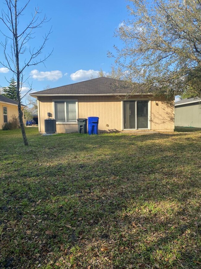 Building Photo - Lovely 2x1 in St. Augustine! Gorgeous Upgrade Kitchen!