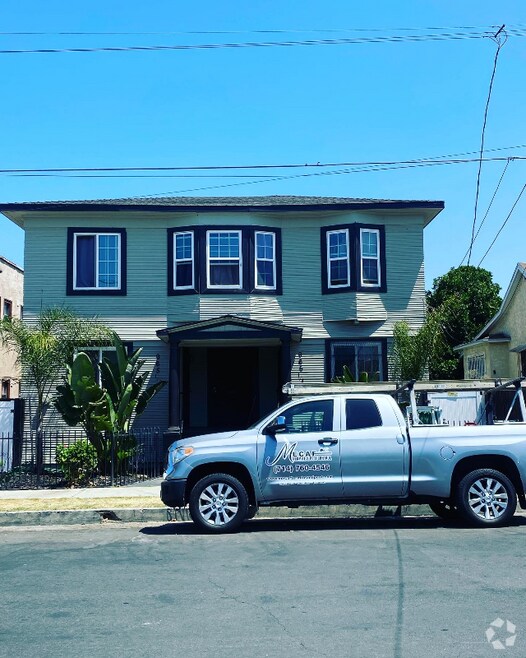 Building Photo - 965 W 42nd Pl