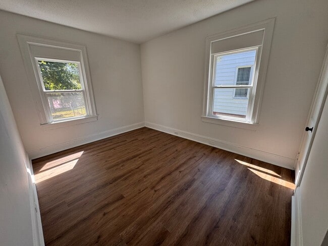 Building Photo - Spacious 2bed/1bath