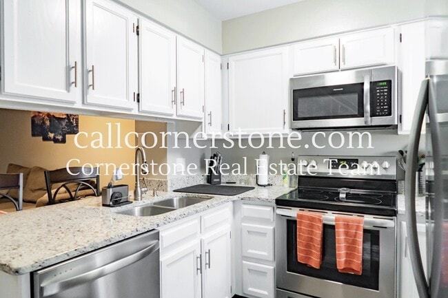 Building Photo - 3618 Queen Anne Way