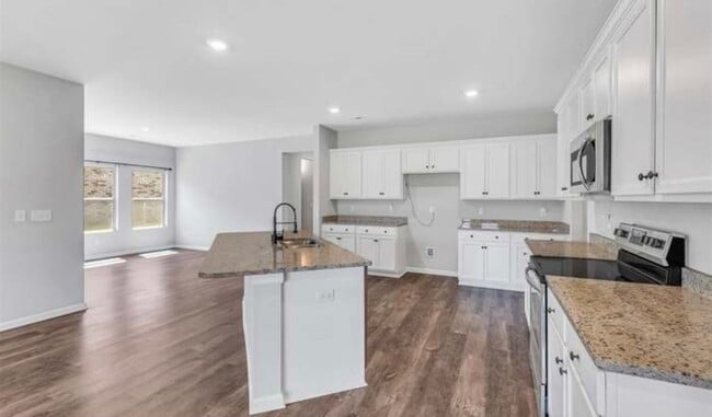 Kitchen - 109 Fellington Ct