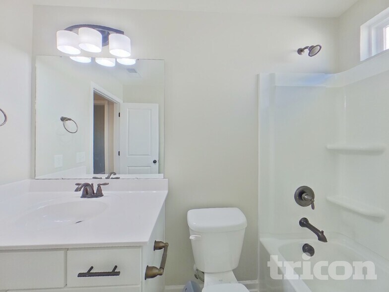 Building Photo - 715 Pollyanna Dr