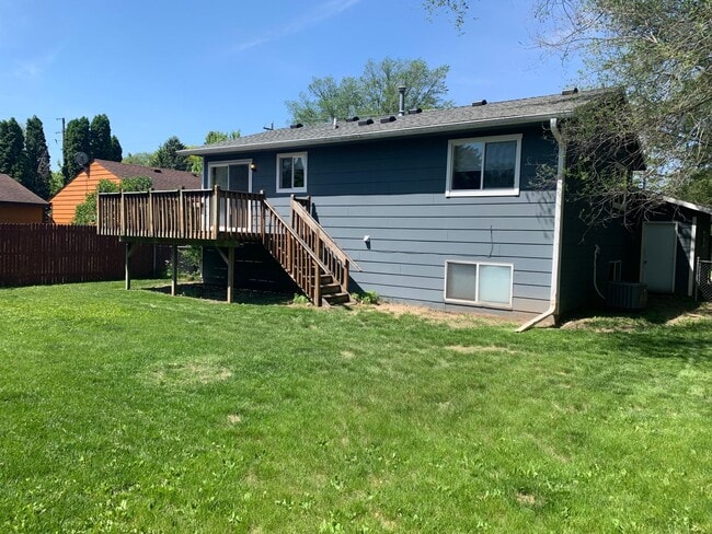 Building Photo - NE House for Rent 4 bedroom 2 full bathroom fenced in yard 2 Car attached garage.