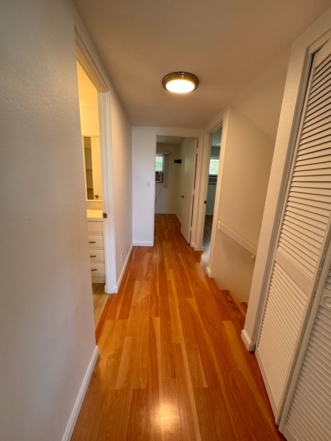 Building Photo - 147 Oko St