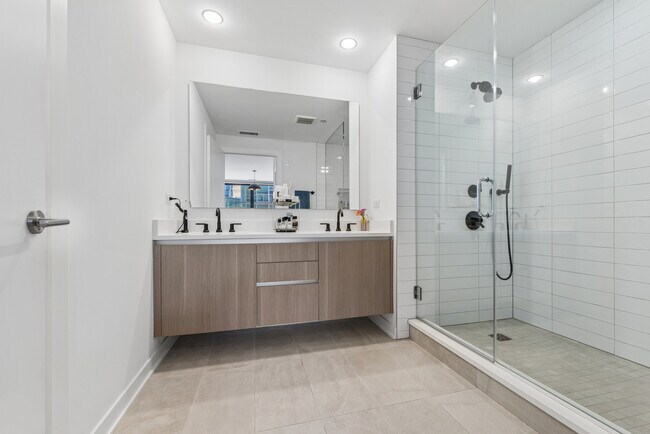 Building Photo - 1648 W Division St