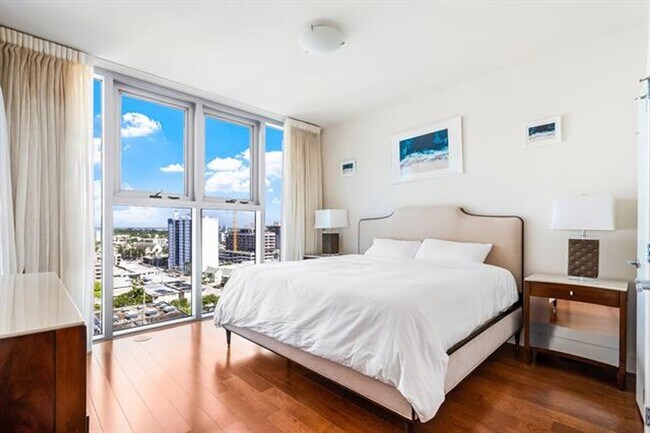Building Photo - 6899 Collins Ave