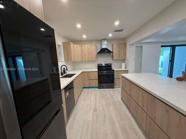 Building Photo - 2227 Roosevelt St