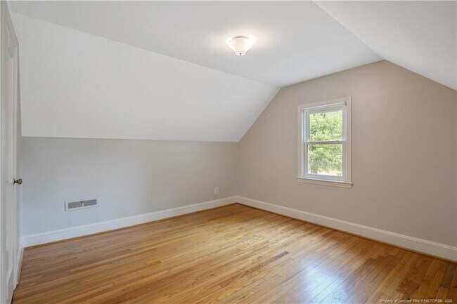 Building Photo - 415 Vista Dr