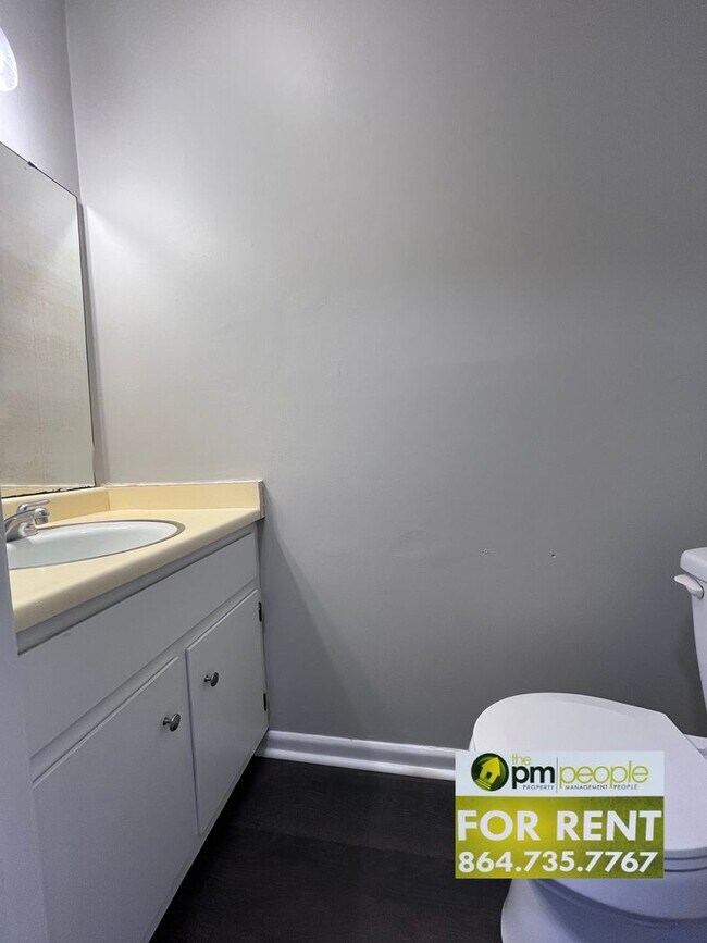 Building Photo - Excellent Location! 4/2.5 Townhome Available!