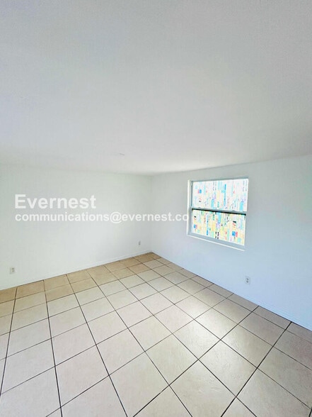 Building Photo - 3749 Beechwood Dr
