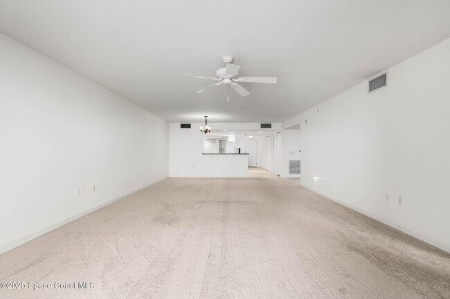 Building Photo - 7048 Sevilla Ct
