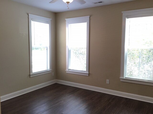 Building Photo - 1304 Carol Oaks Dr
