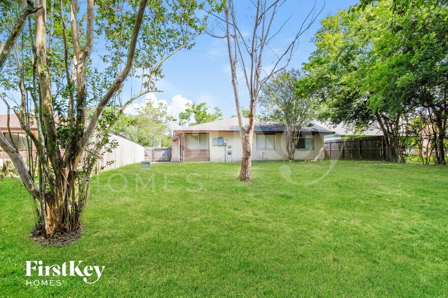 Building Photo - 4427 Ravine Dr