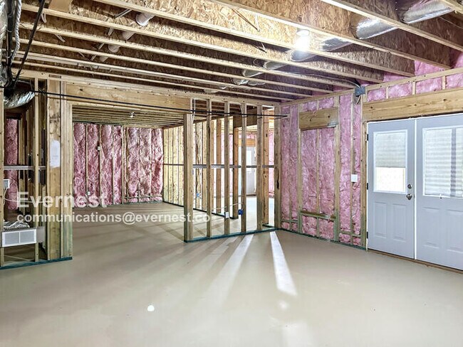 Building Photo - 1070 Windfaire Pl