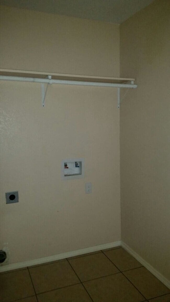 Building Photo - 909 E Jefferson St