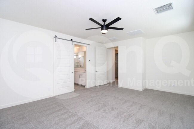 Building Photo - 683 N Bay Dr