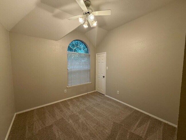 Building Photo - 2405 Hopkins Dr