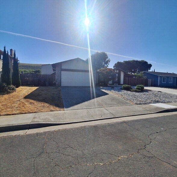 Building Photo - 741 Castlewood Ct