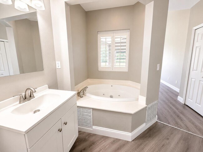 Building Photo - 9847 Perfect Dr