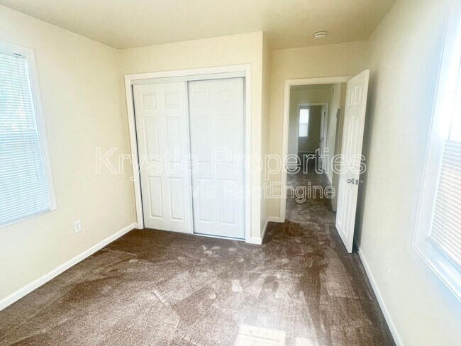 Building Photo - 468 Military E