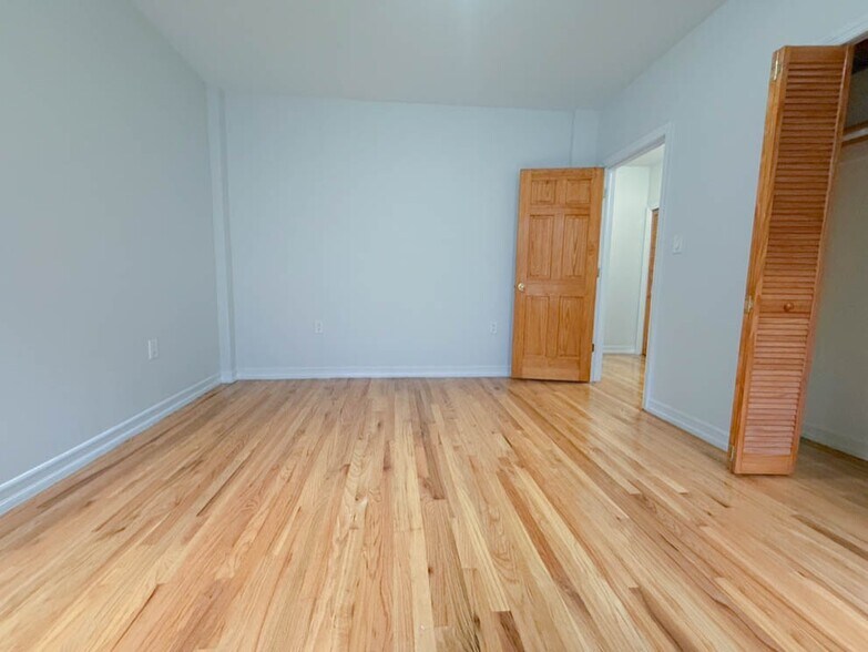 Building Photo - 707 W 171st St