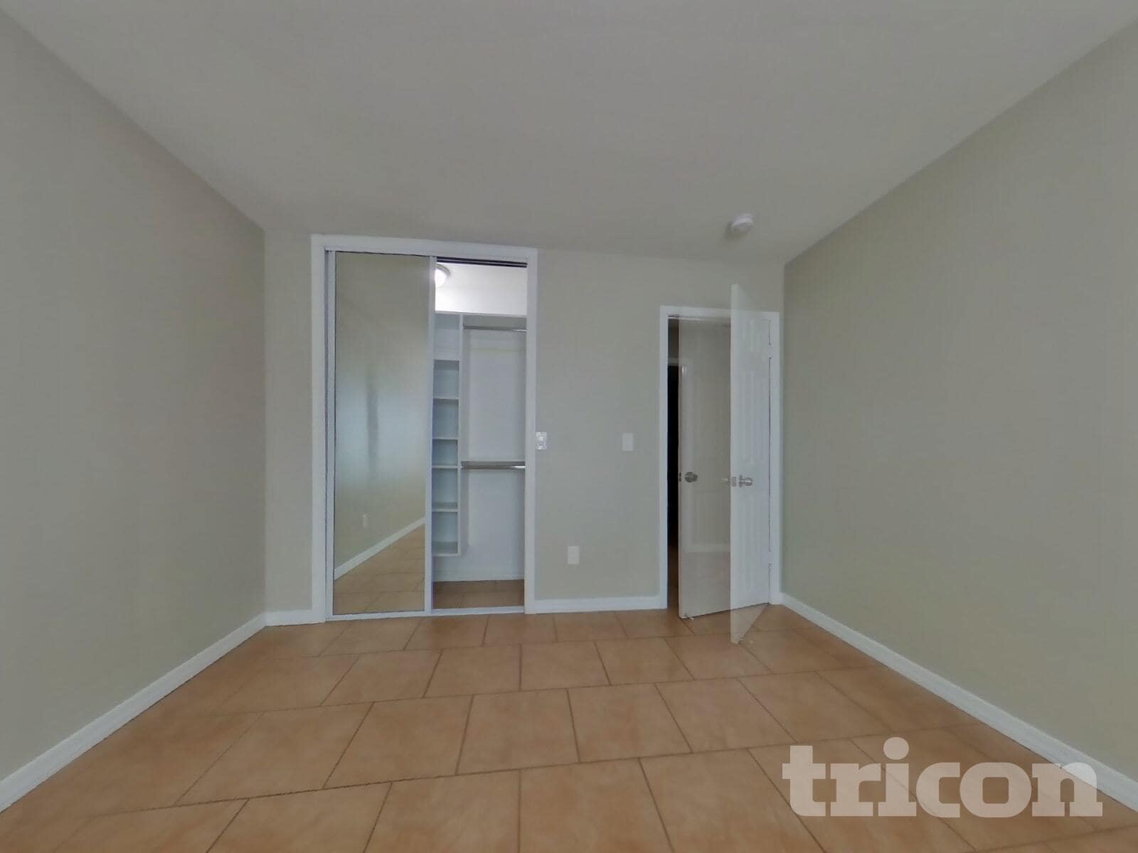 Building Photo - 2108 W Hermosa Dr