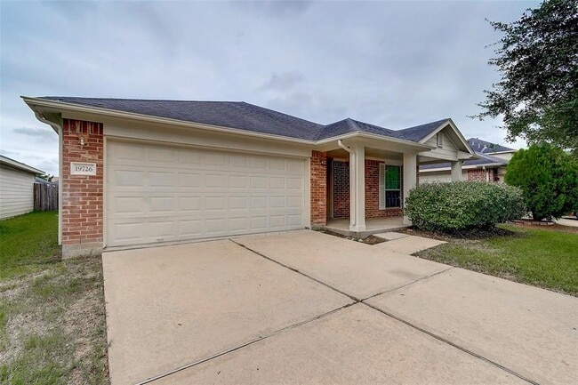 Building Photo - 19726 Cozy Cabbin Dr