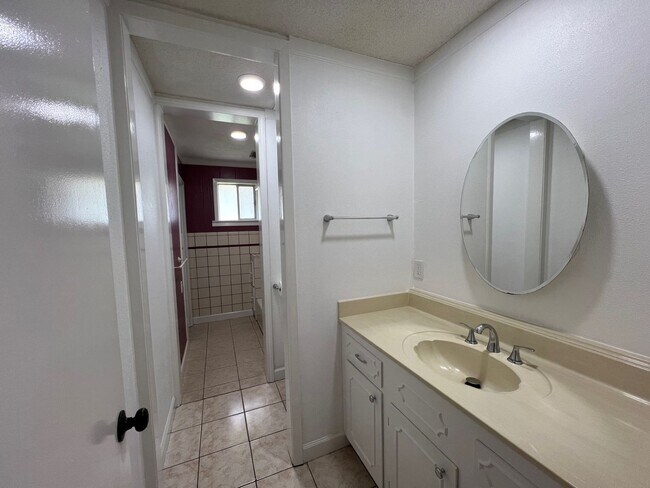 Building Photo - 9240-9250 Lockhart Rd