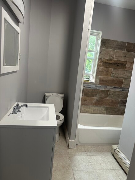 Building Photo - 19 Dewey St