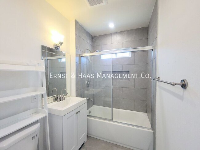 Building Photo - 12 53rd St